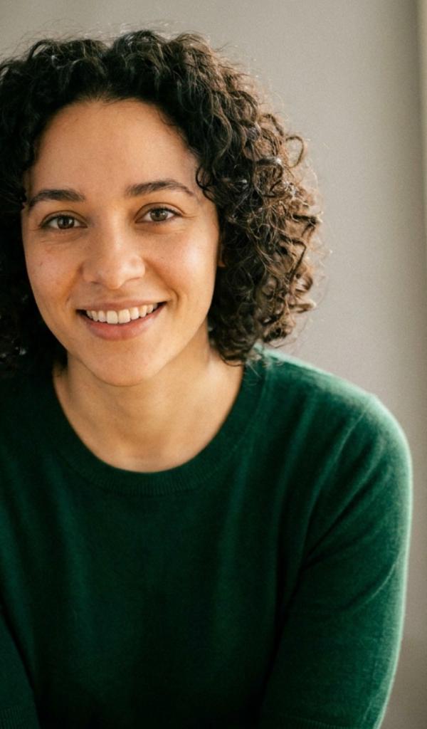 What to Wear to a Headshot: The Actor's Wardrobe Guide
