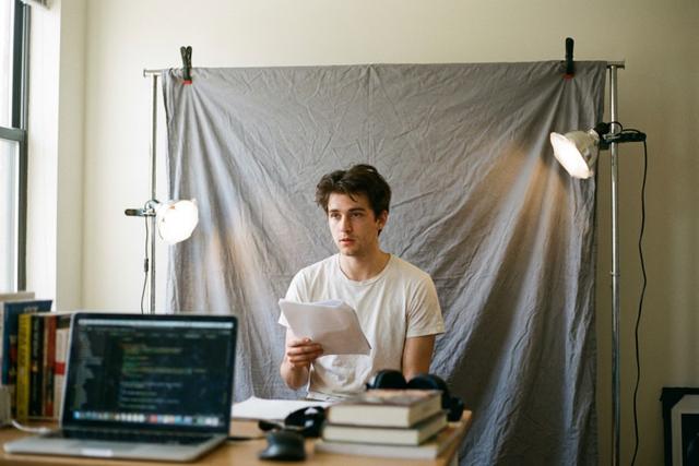 Self Tape Backdrop: Cheap Setups That Book