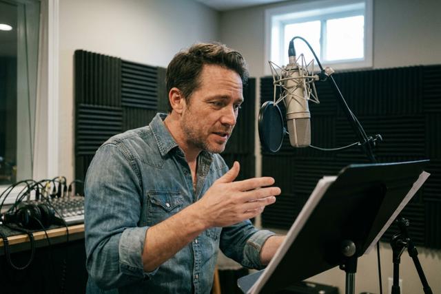 Commercial Voice Over: Nailing the Conversational Read